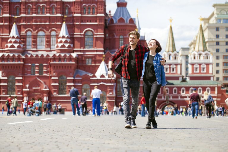 Туристы на красной площади в Москве